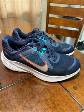 Nike Women’s Quest 5 Running Shoes in Great Condition Size 7.5
